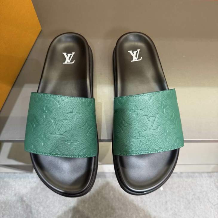 Picture of Louis Vuitton Slippers _SKULVsz38-45mnq0219686
